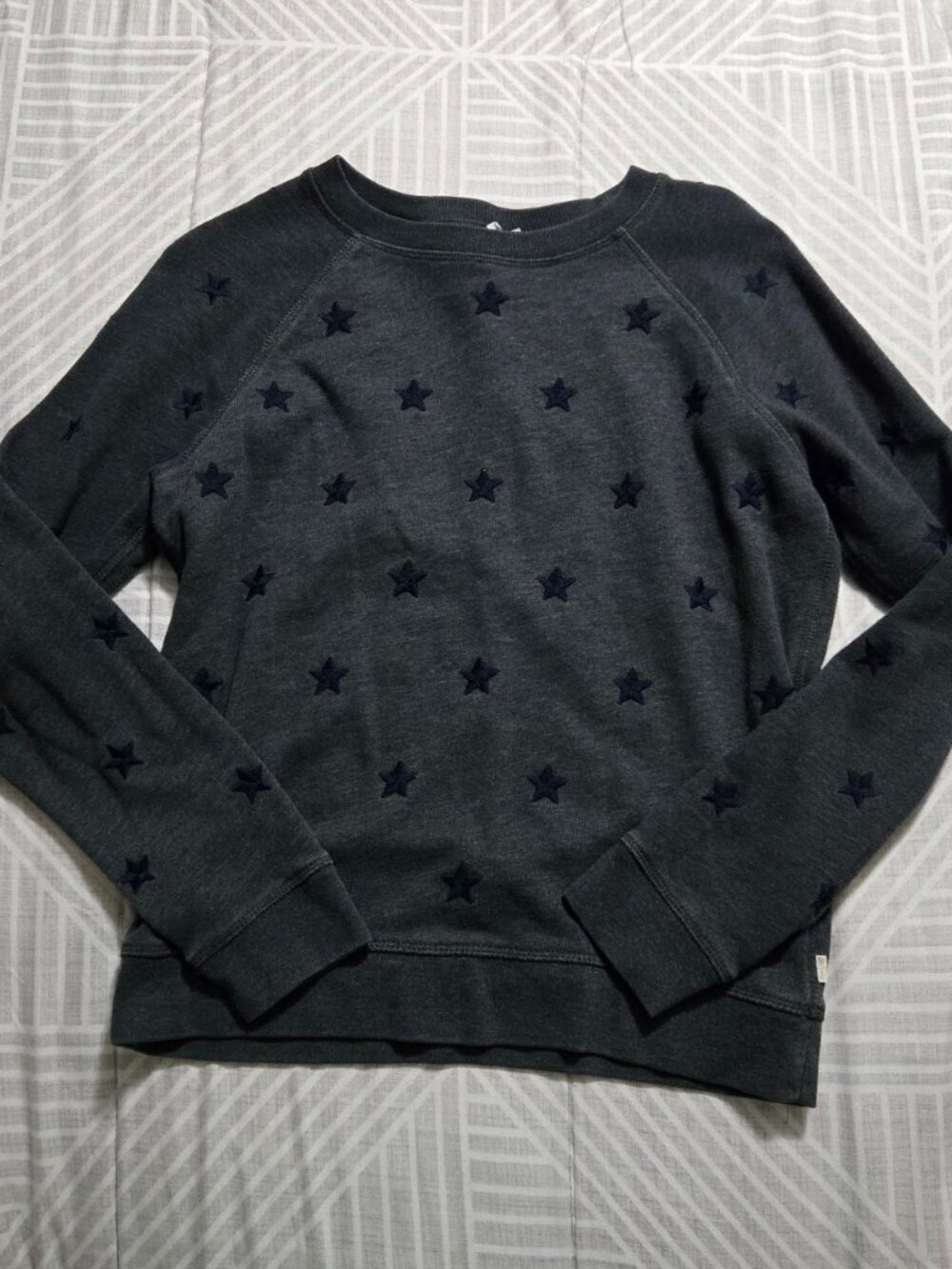 Levi’s Allover Star Embroidered Raglan Crewneck Sweatshirt Charcoal Grey Small
